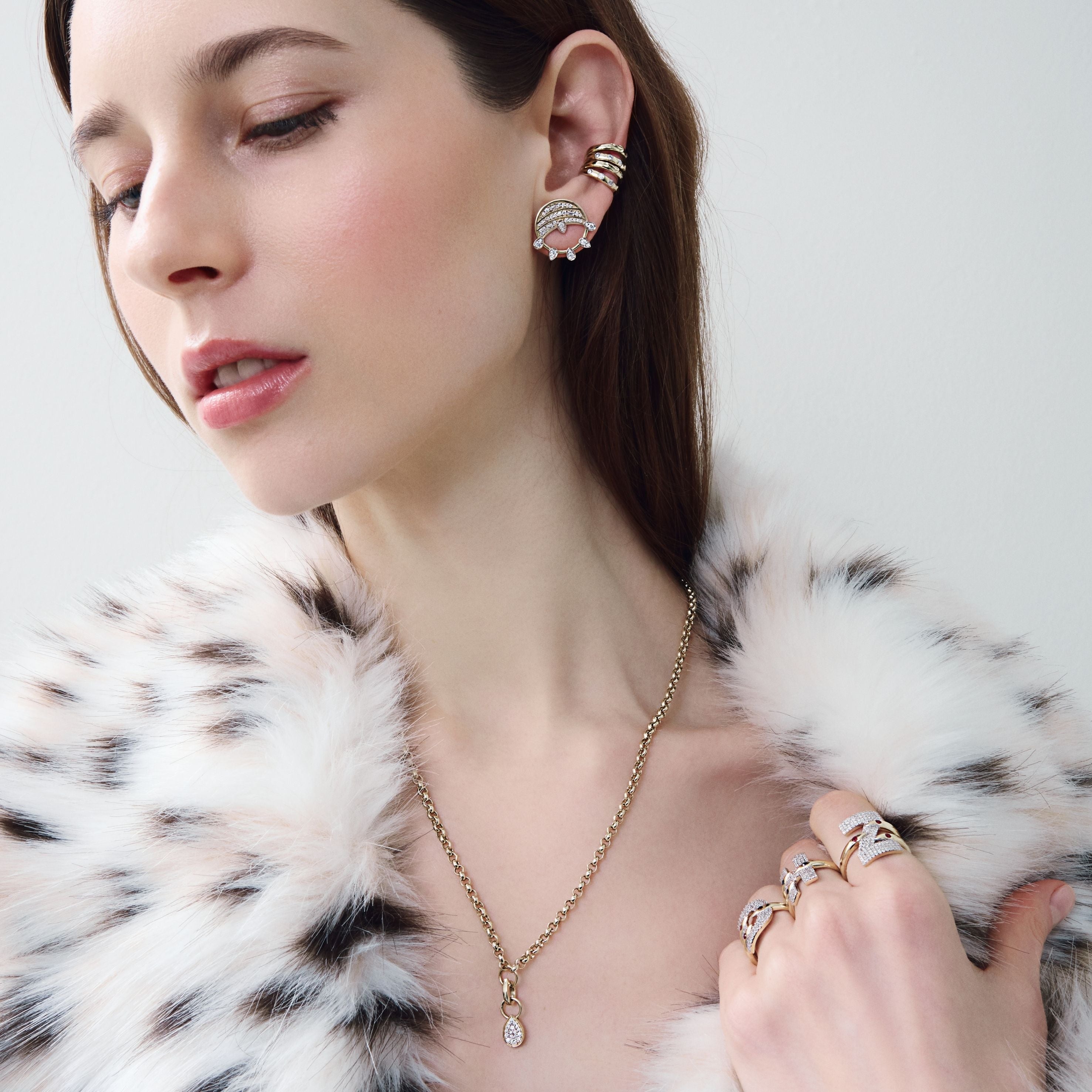 SANDORA PAVE PIRLANTA DİSK KLİPSLİ KOLYE UCU