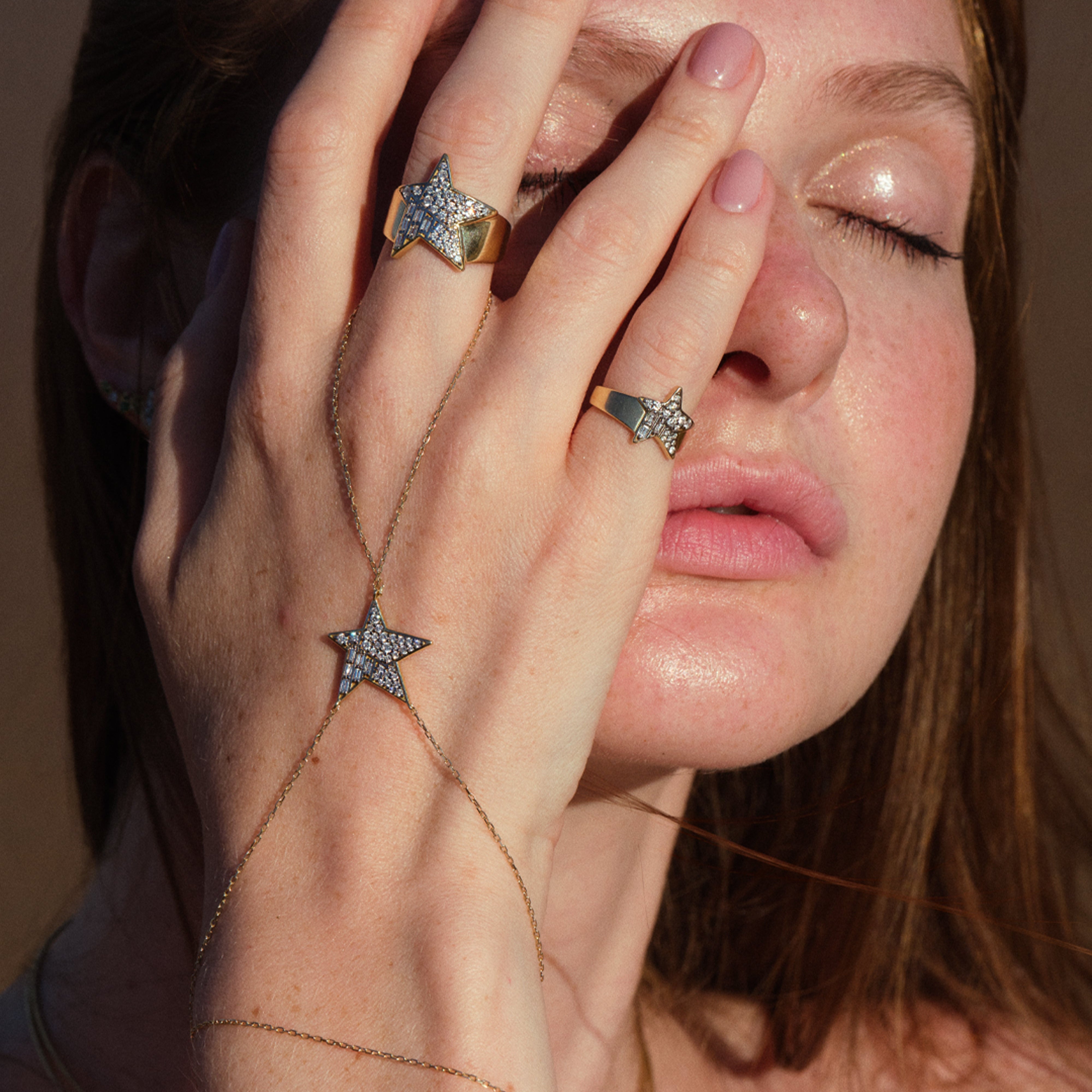STELLA HAND CHAIN