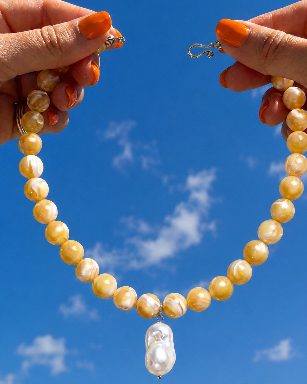 NACRE AND PERLA BAROQUE NECKLACE